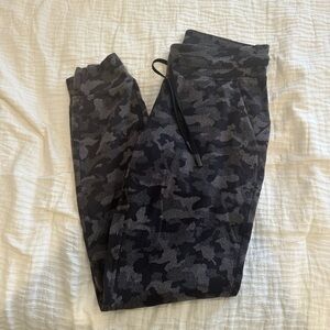 Lululemon camo joggers